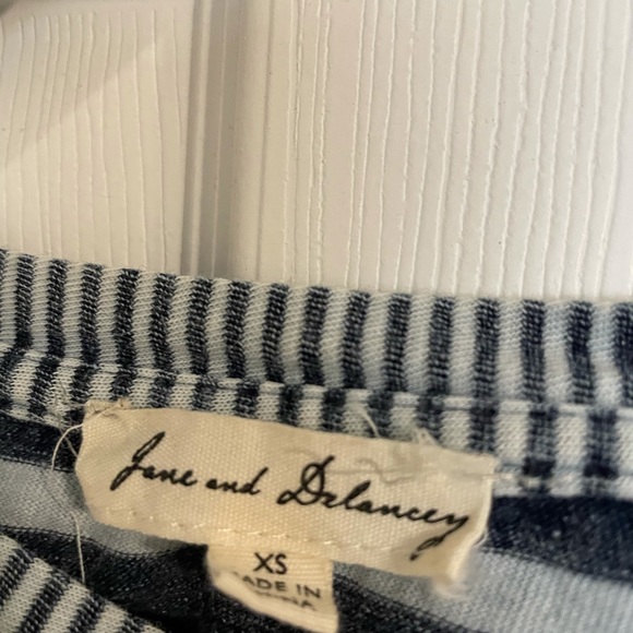 Short sleeve striped dress with ties on sleeves - Picture 2 of 2